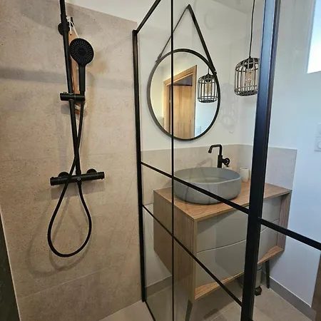 Bel Sur Le Port Avec Jardin 아파트 *